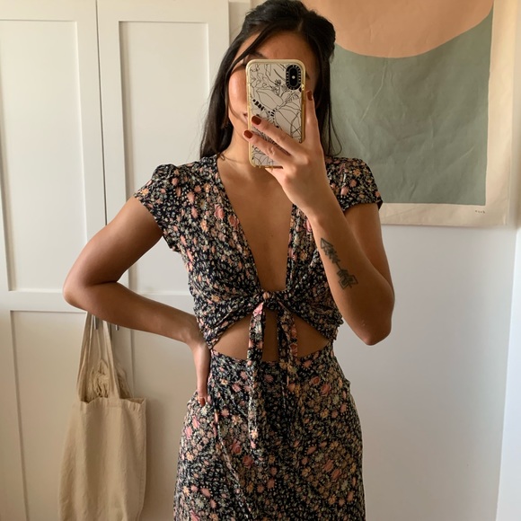 Floral Wrap Dress // - Picture 4 of 8
